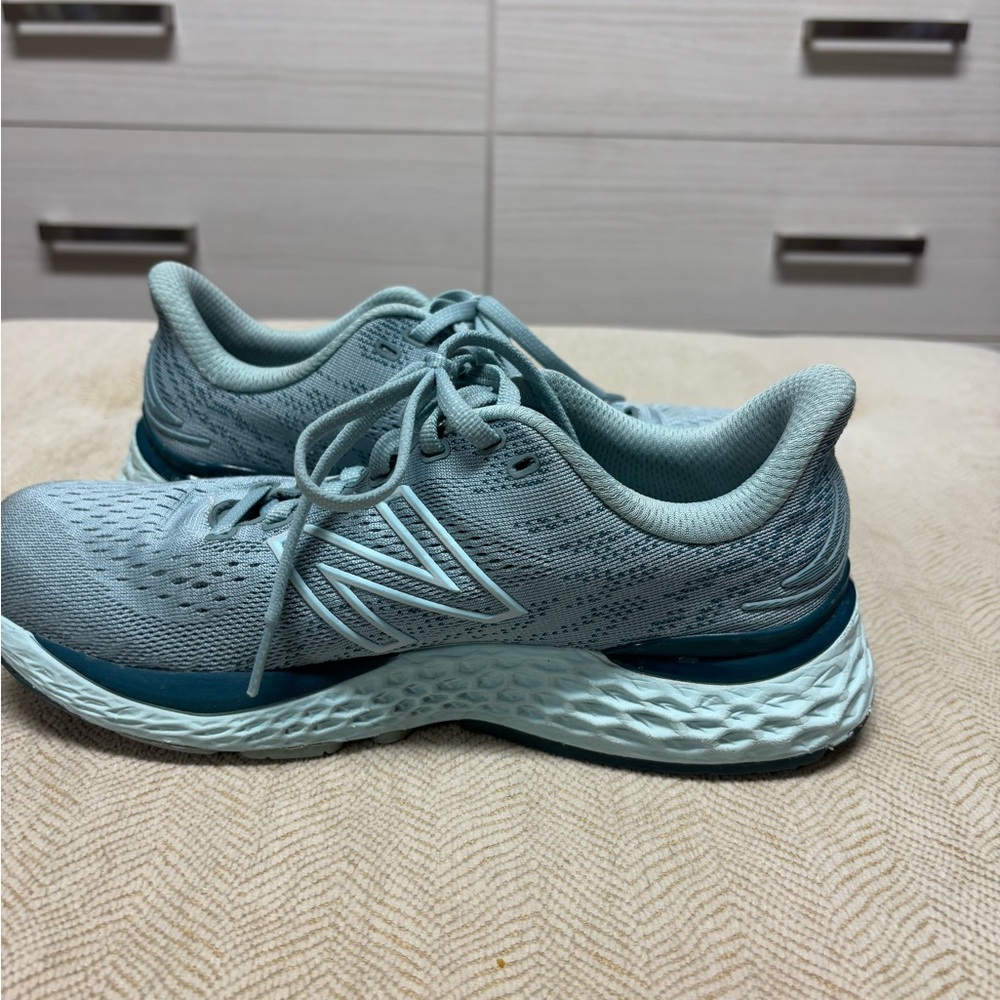 NEW BALANCE RUNNING SHOES - Picture 3 of 4